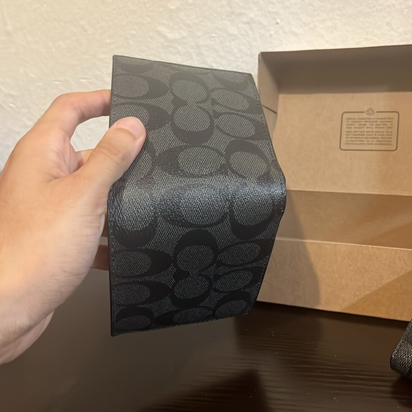 BRANDNEW COACH WALLET TEAL INTERIOR - Picture 7 of 7